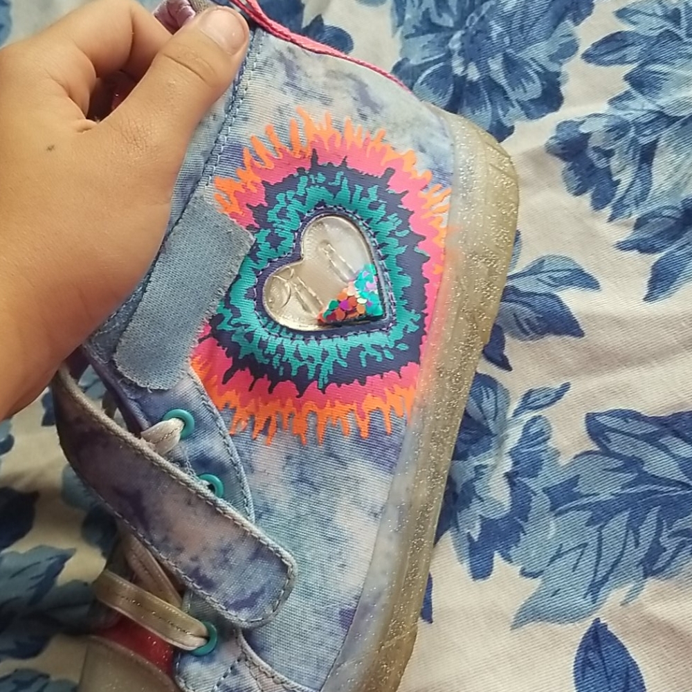 Shoes - Picture 2 of 6